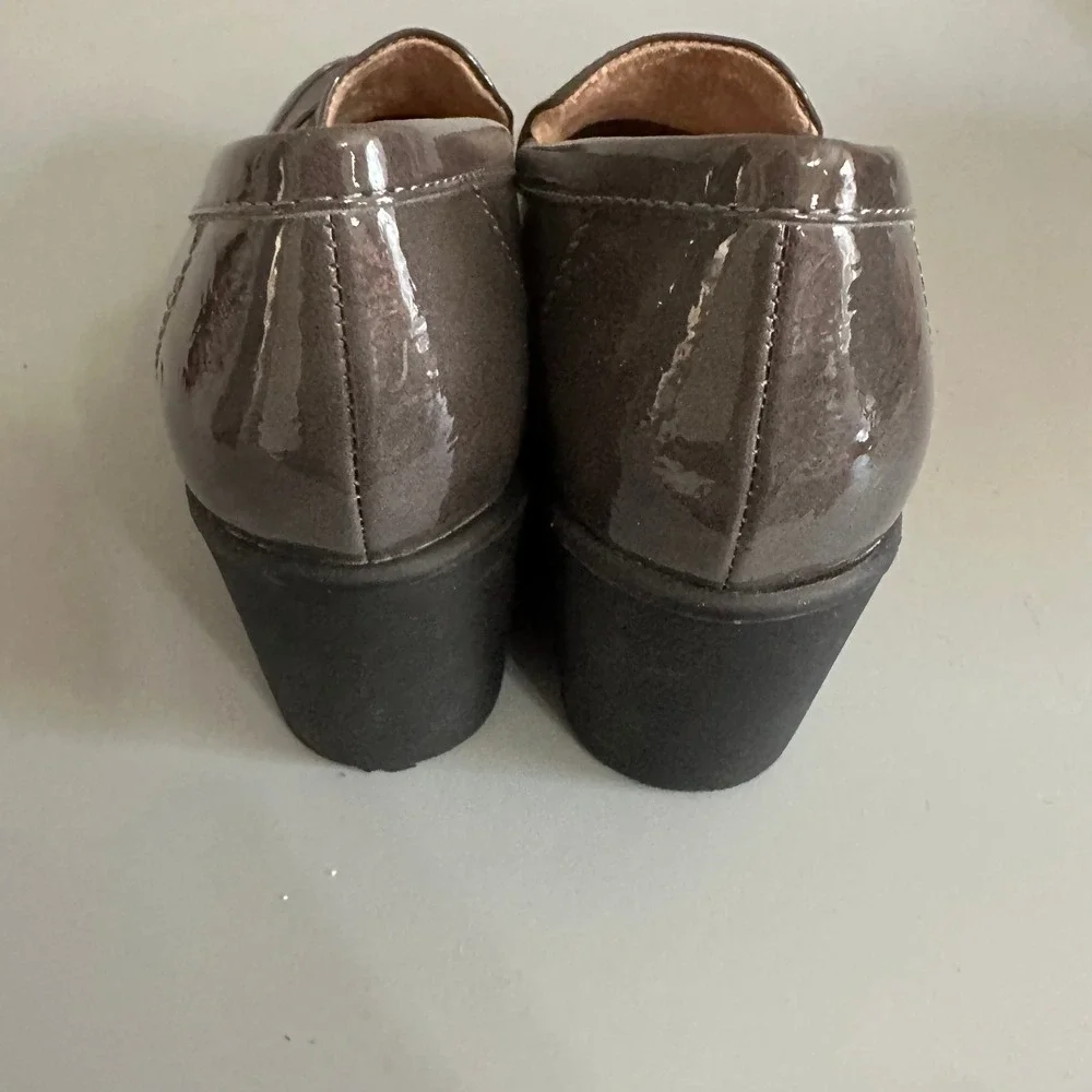 SOUL Naturalizer Womens Gray Patent Wedge Loafers Metal Bit Shoes 7W Wide